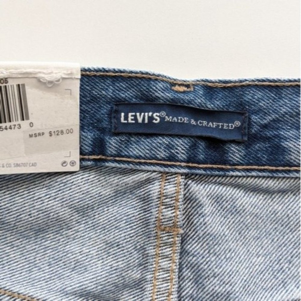 Levi's High Rise Cheeky Frayed Shorts Size 25 - Picture 6 of 7